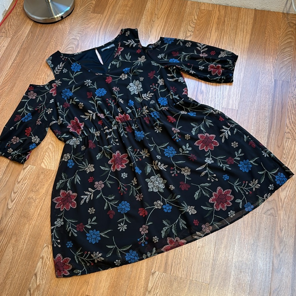 Signature Collection, 3/4 puff sleeve black multicolor floral dress. Size 2X.